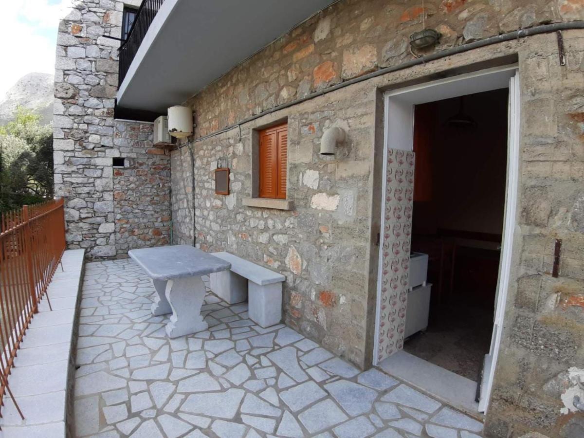 Traditional House Alepis In Areopolis Exterior photo